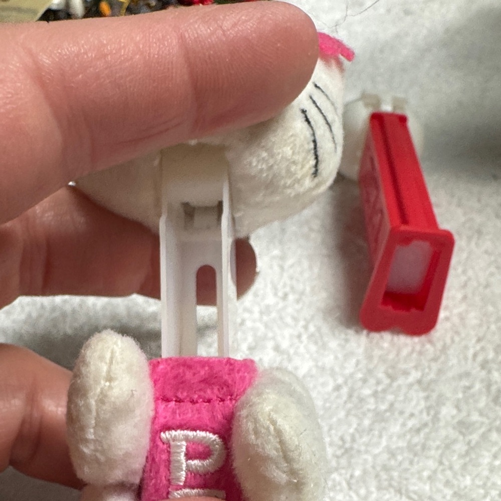 Lot of 2 Hello Kitty PEZ dispensers - Picture 3 of 4